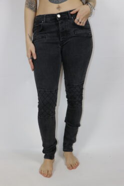 Jeans Gr. 42 (eng geschnitten)