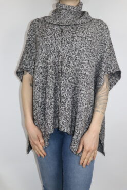 Esprit Poncho Gr. M (mit Knöpfen)
