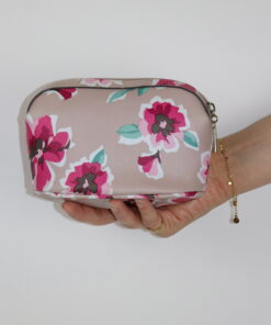 Alternative view of Guess Necessaire